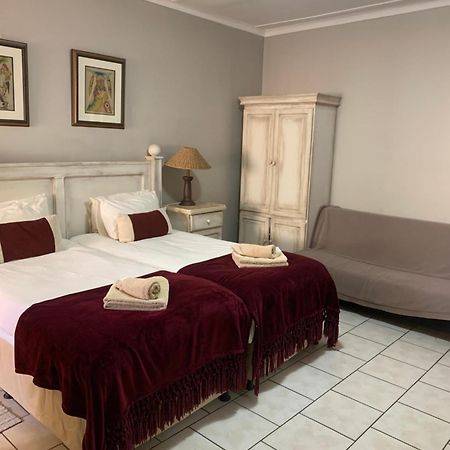 Hotel Pension Casa Africana Windhoek Esterno foto