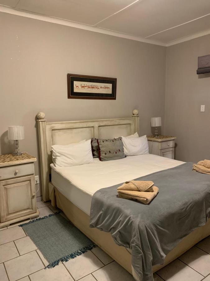 Hotel Pension Casa Africana Windhoek Esterno foto