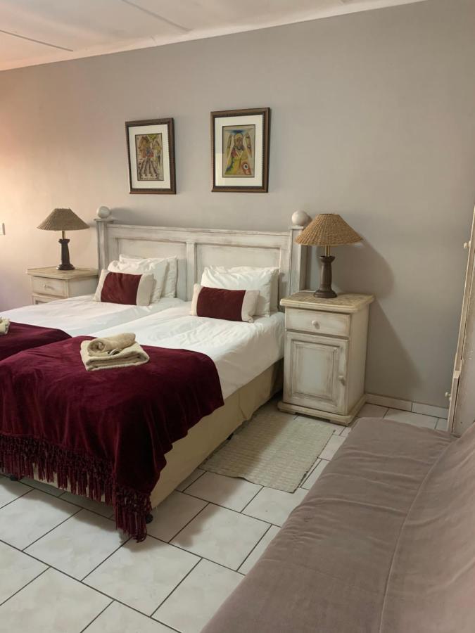 Hotel Pension Casa Africana Windhoek Esterno foto