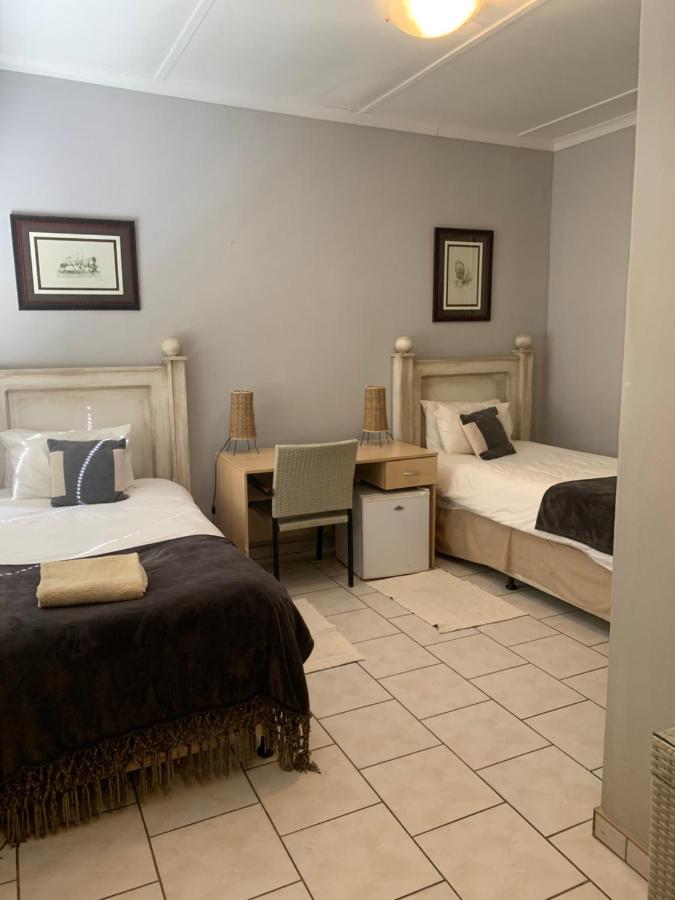 Hotel Pension Casa Africana Windhoek Esterno foto