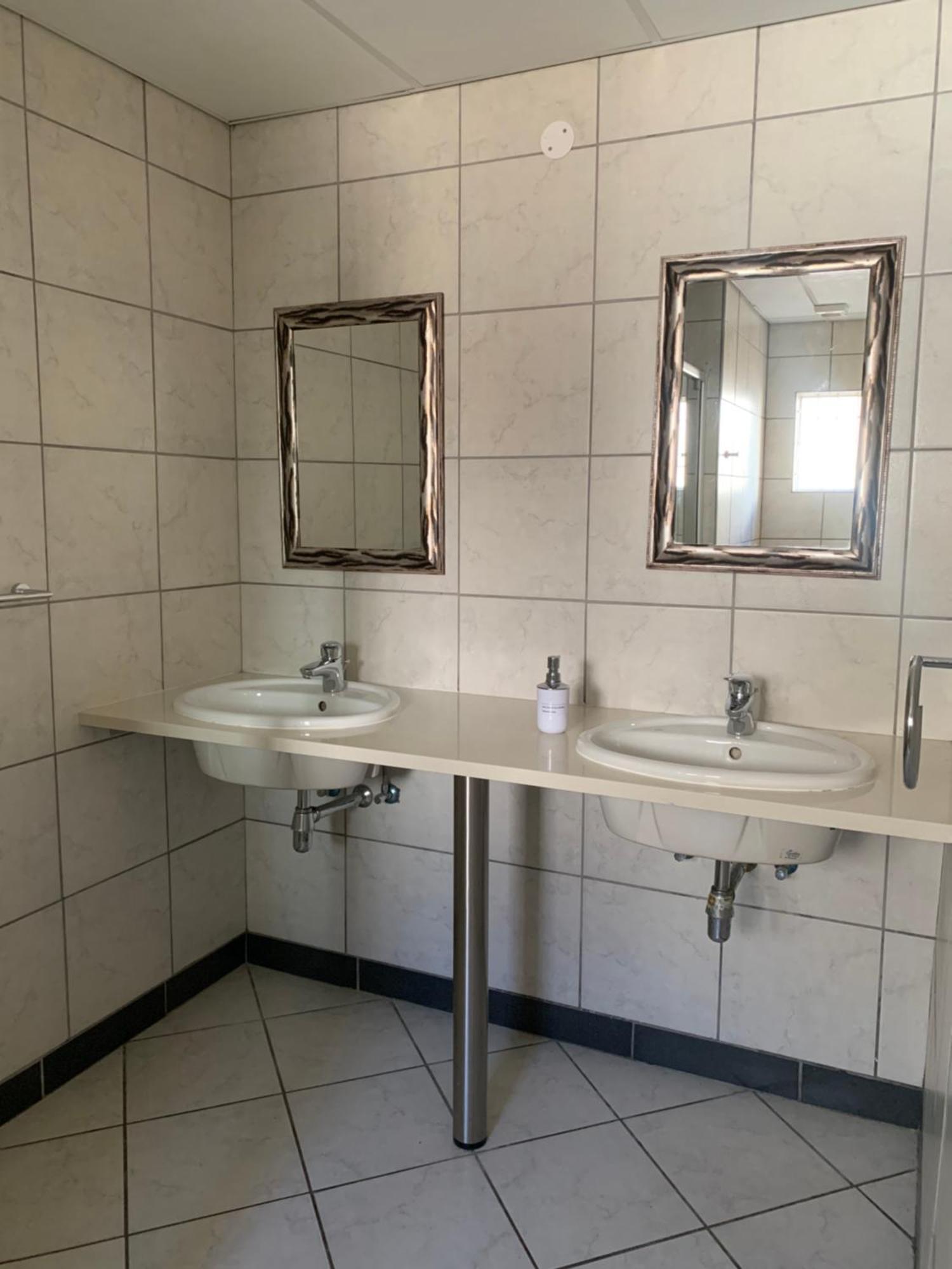 Hotel Pension Casa Africana Windhoek Esterno foto