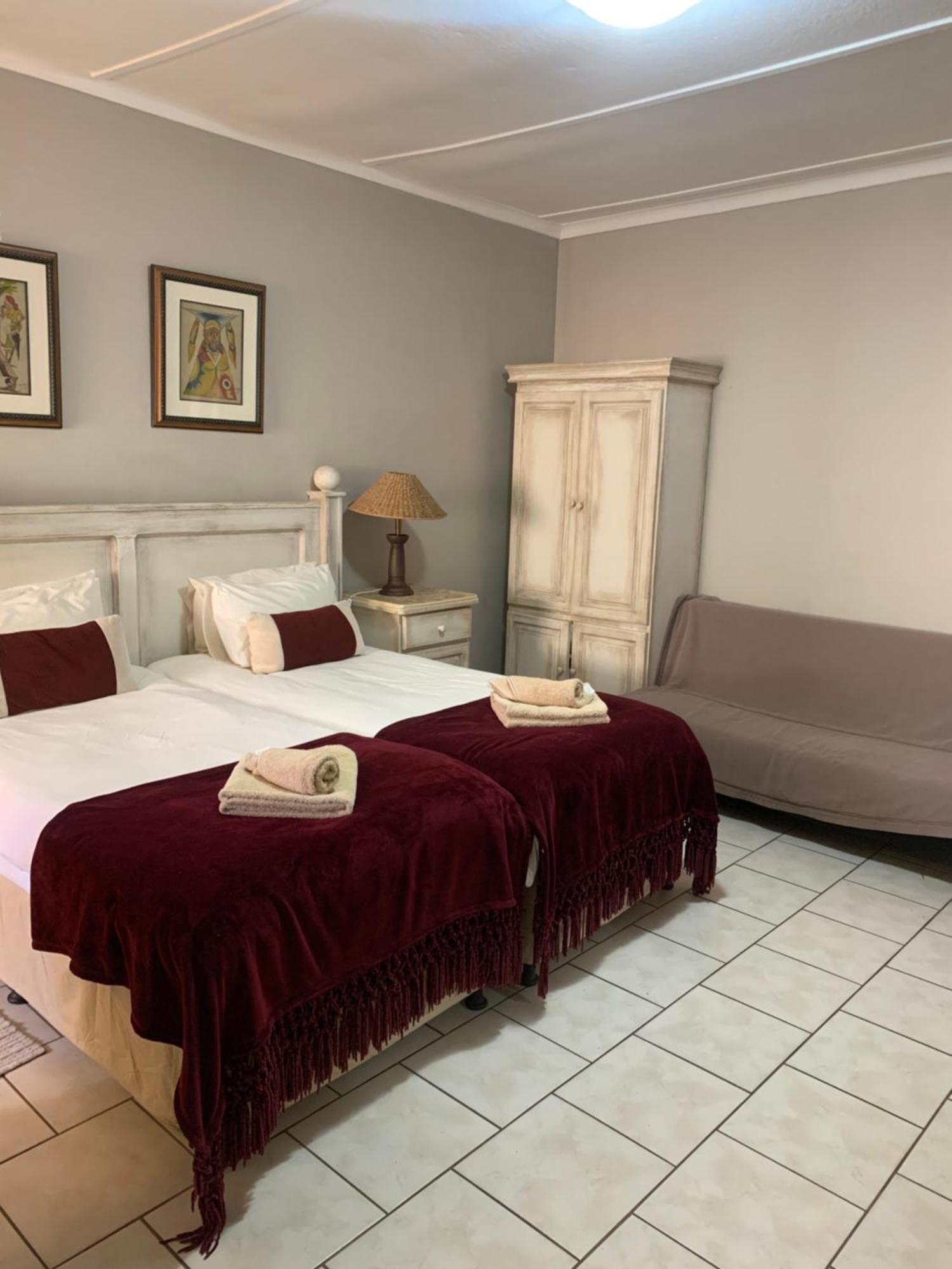 Hotel Pension Casa Africana Windhoek Esterno foto